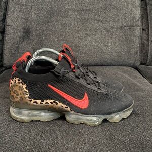 Nike Air VaporMax 2021 Flyknit Shoes Womens 9.5 Black Red Leopard DH4090-001